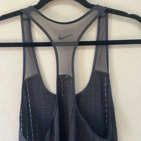 NIKE Women’s Tank Top - Picture 6 of 8